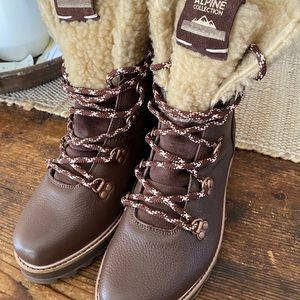 NEW ROXY Brandi ll Alpine Waterproof Leather Boots with Faux Fur Surf Snow Shoes